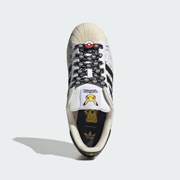 ADIDAS ORIGINALS Σνίκερ χαμηλό 'Pokemon Superstar II' σε λευκό
