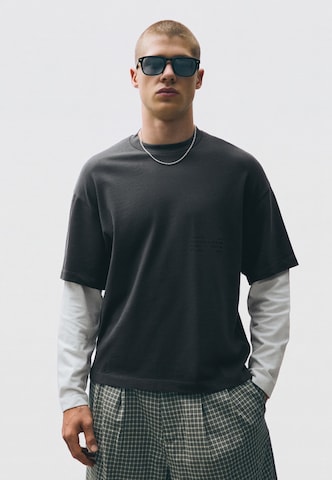 Bershka Póló - szürke: elől