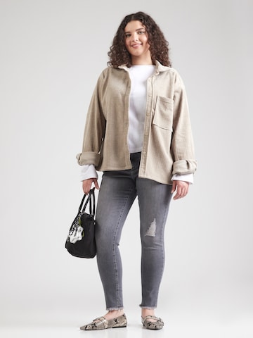 Slimfit Jeans 'CARWILLY' di ONLY Carmakoma in grigio