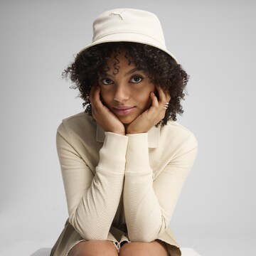 Chapeaux 'Premium Ess' PUMA en blanc
