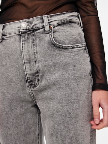 PIECES Regular Jeans 'FLEUR' in Grau