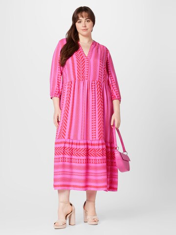 Robe ONLY Carmakoma en rose