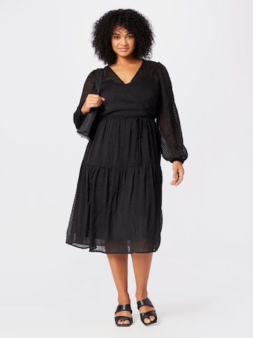 Rochie 'KROSA' de la Vero Moda Curve pe negru