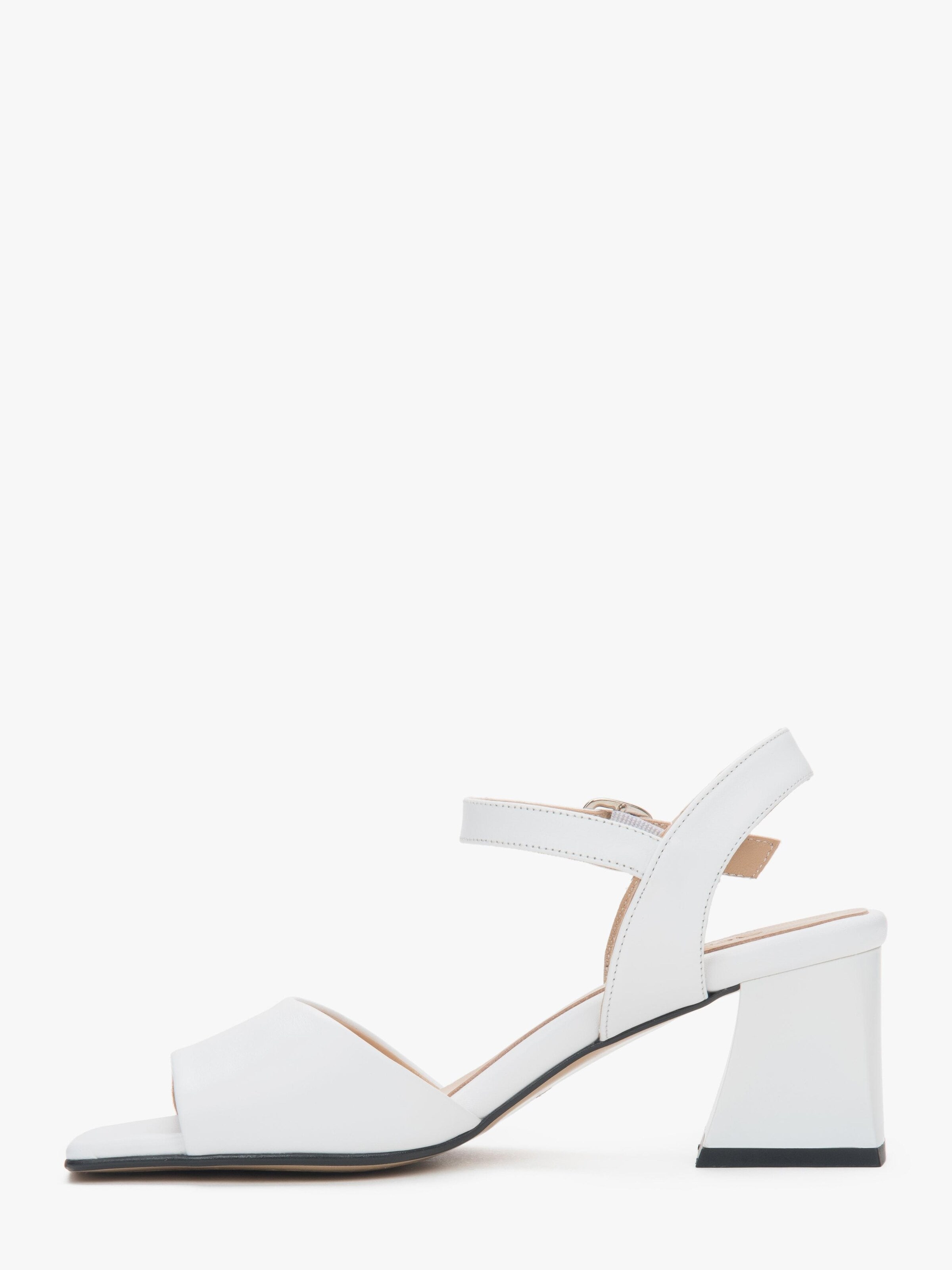 Estro Sandal '081-736' in White