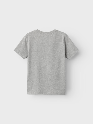 NAME IT - Camiseta 'NOISI POKEMON' en gris