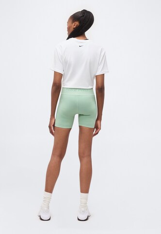 NIKE Skinny Sportnadrágok 'Pro' - zöld: hátul