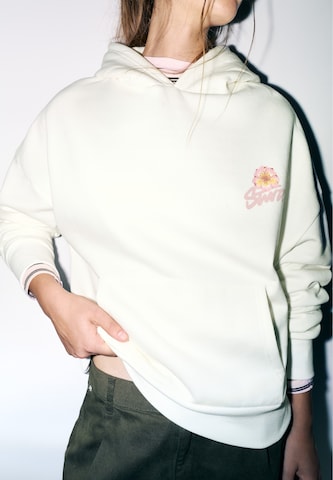 Sweat-shirt Pull&Bear en blanc