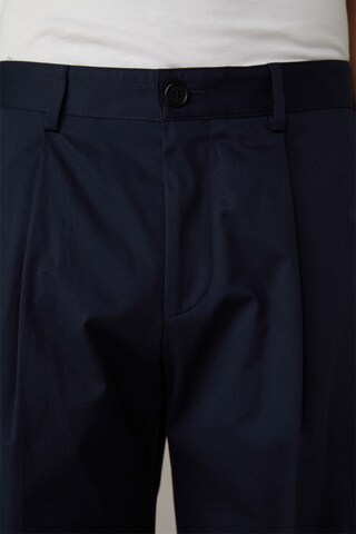 STRELLSON Loose fit Pleat-Front Pants ' Kory ' in Blue