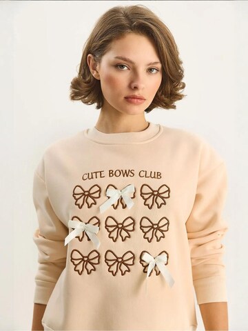 Bianco Lucci - Sweatshirt 'Sweatshirts' em bege: frente