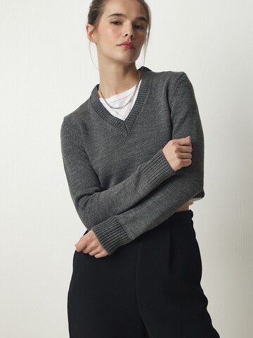 Happiness İstanbul Sweater in Grey