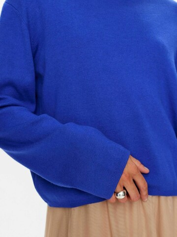 Pull-over 'CARMA' NÜMPH en bleu