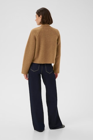 CULTURE Tussenjas in Bruin