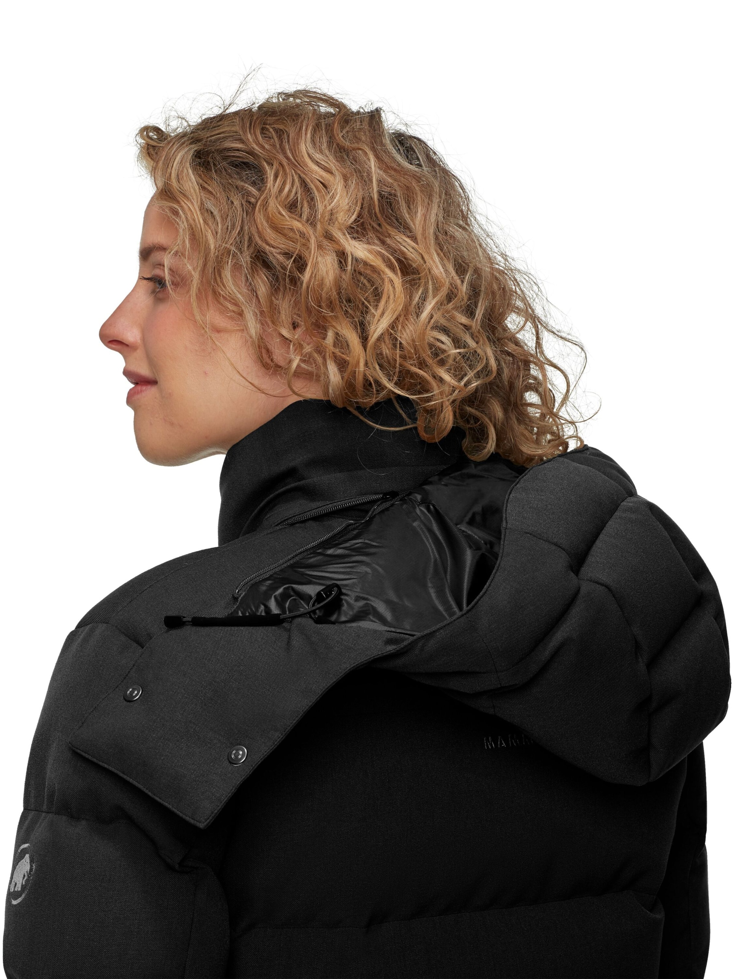 MAMMUT Outdoor Jacket in Black
