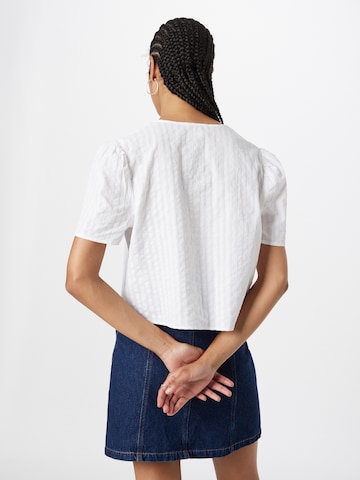 Monki - Blusa en blanco