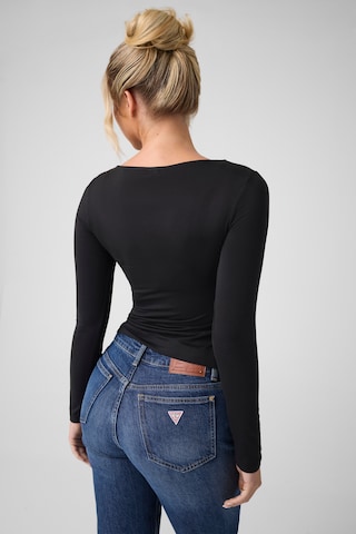 GUESS - Camiseta 'CAMRYN' en negro