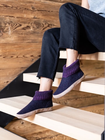 Gottstein Slippers 'Hüttenschuhe Dakota' in Purple: front