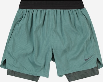 NIKE Спортивные штаны 'MULTI TECH' в Зеленый: спереди