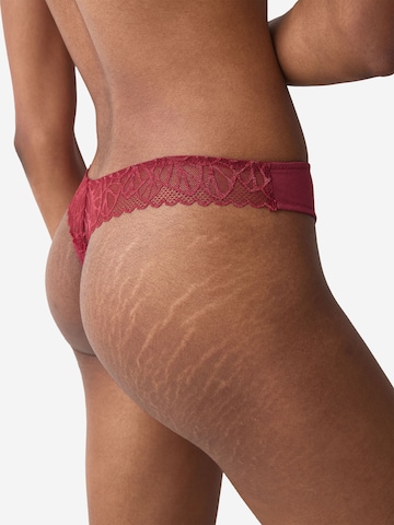 String ' Red Label Pretty Modal ' TRIUMPH en rouge