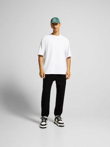 Bershka Дънки Tapered Leg Дънки в черно