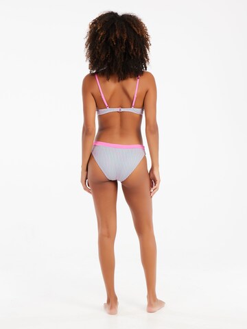 PROTEST Triangel Bikini 'PRTEzra'‌‌‌‌‌‌‌ in Pink
