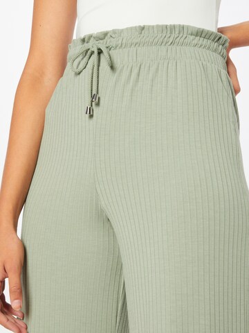 Wide Leg Pantalon 'Lynn' ABOUT YOU en vert