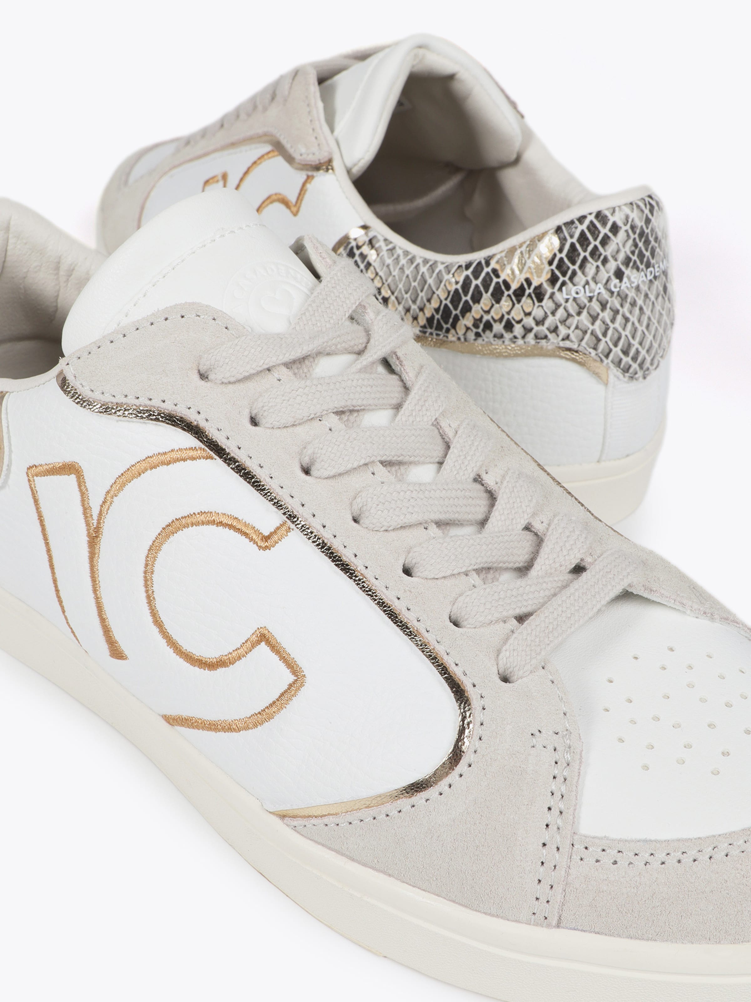 Baskets basses Lola Casademunt en blanc