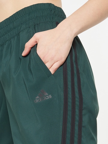 Tapered Pantaloni sport de la ADIDAS SPORTSWEAR pe verde
