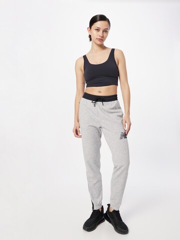 Effilé Pantalon de sport 'Moments' new balance en gris