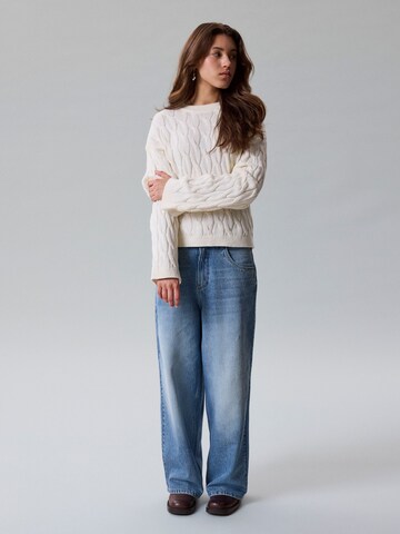 LMTD Sweater in White