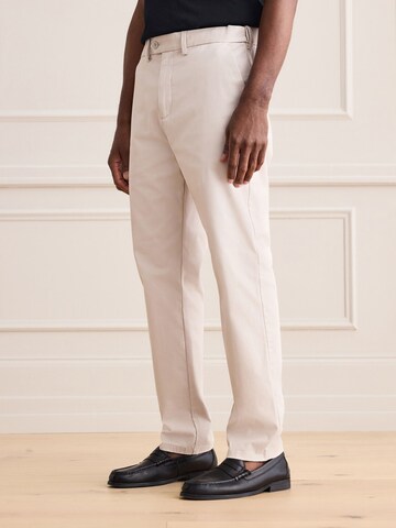 Next Слим Брюки-чинос 'Ultimate' в Белый: спереди