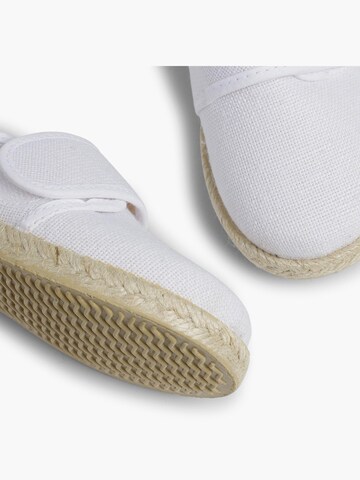 Pisamonas Halbschuh in Weiß