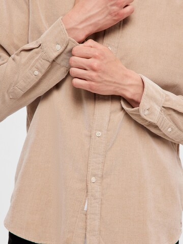 SELECTED HOMME Regular fit Button Up Shirt 'SLHRegowen' in Beige