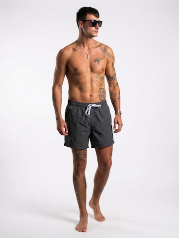 Be52 - Bermudas 'Zrce' en gris