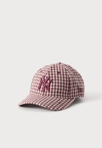 NEW ERA Шапка с козирка '9FORTY NEYYAN' в червено: отпред