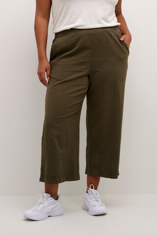 KAFFE CURVE Loose fit Trousers 'Nana' in Green: front