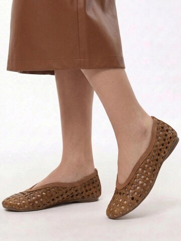 Maciejka Ballet Flats '07307-29/00-0' in Brown: front