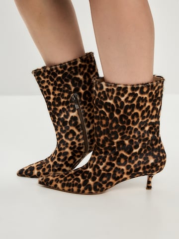 CESARE GASPARI Ankle Boots in Braun