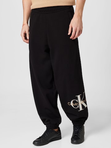 Calvin Klein Jeans Tapered Broek 'Archival' in Zwart: voorkant