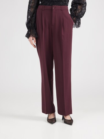 Gina Tricot - Pierna ancha Pantalón plisado en rojo: frente