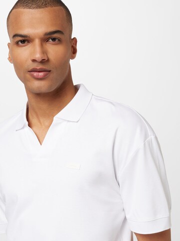 T-Shirt Calvin Klein en blanc