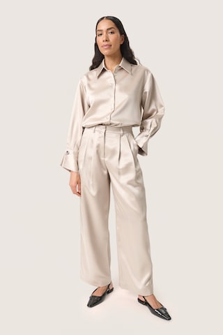 SOAKED IN LUXURY Wide leg Pleat-front trousers in Beige