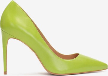 Kazar Pumps in Green