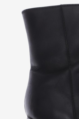 Acne Studios Dress Boots in 41 in Black