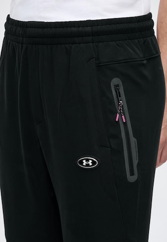 UNDER ARMOUR - Tapered Pantalón deportivo en negro