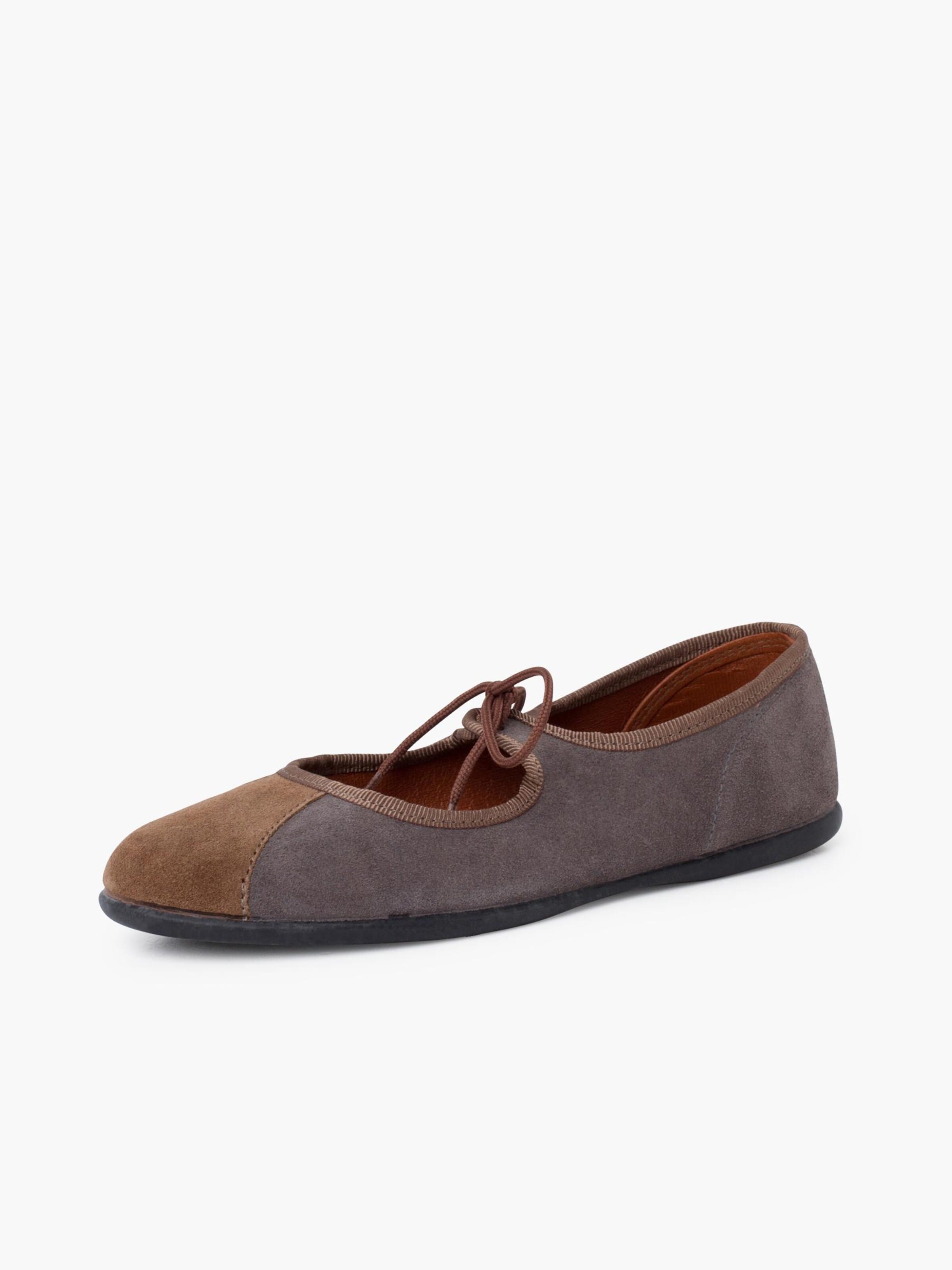Pisamonas - Bailarina en gris: frente