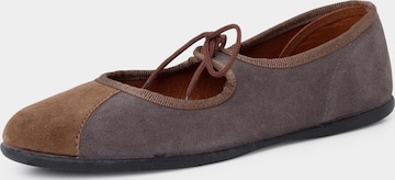 Pisamonas - Bailarina en gris: frente