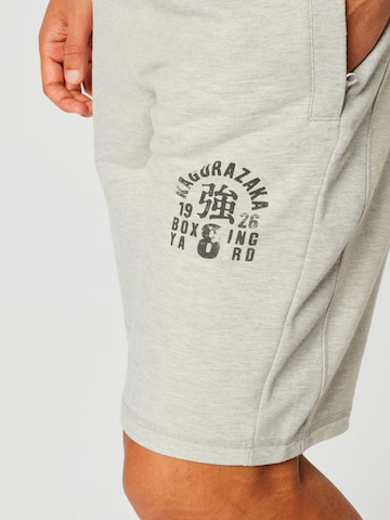 Superdry Regular Sportshorts in Grau