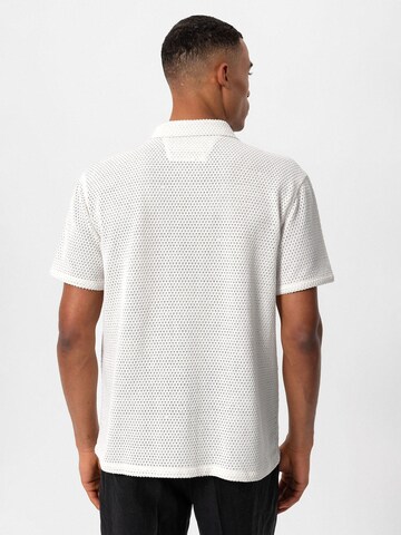 balta Antioch Patogus modelis Marškiniai