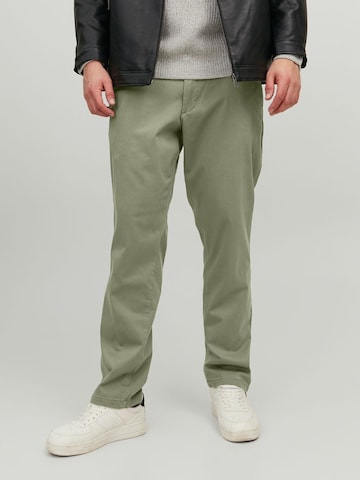 Jack & Jones Plus - Regular Calças chino 'Marco' em verde: frente