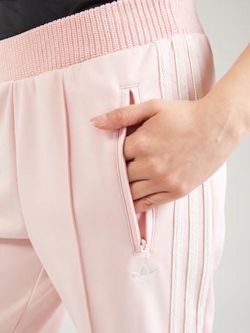 ADIDAS ORIGINALS Normalny krój Spodnie 'KNITTED TD TP' w kolorze różowy